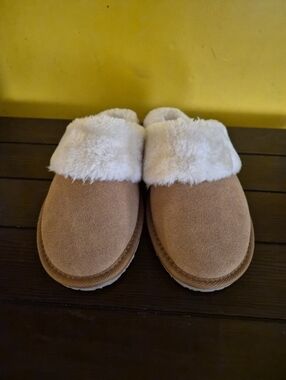 Minnetonka Tan Suede Slip-On Slippers with Cream Faux-Fur Cuff